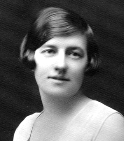 Photo of photos/Edith Jessie McLennan portrait younger_crop